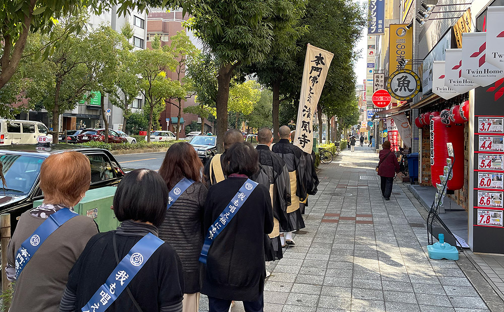 ご信者さんも参加して一緒に福島の街を歩きます