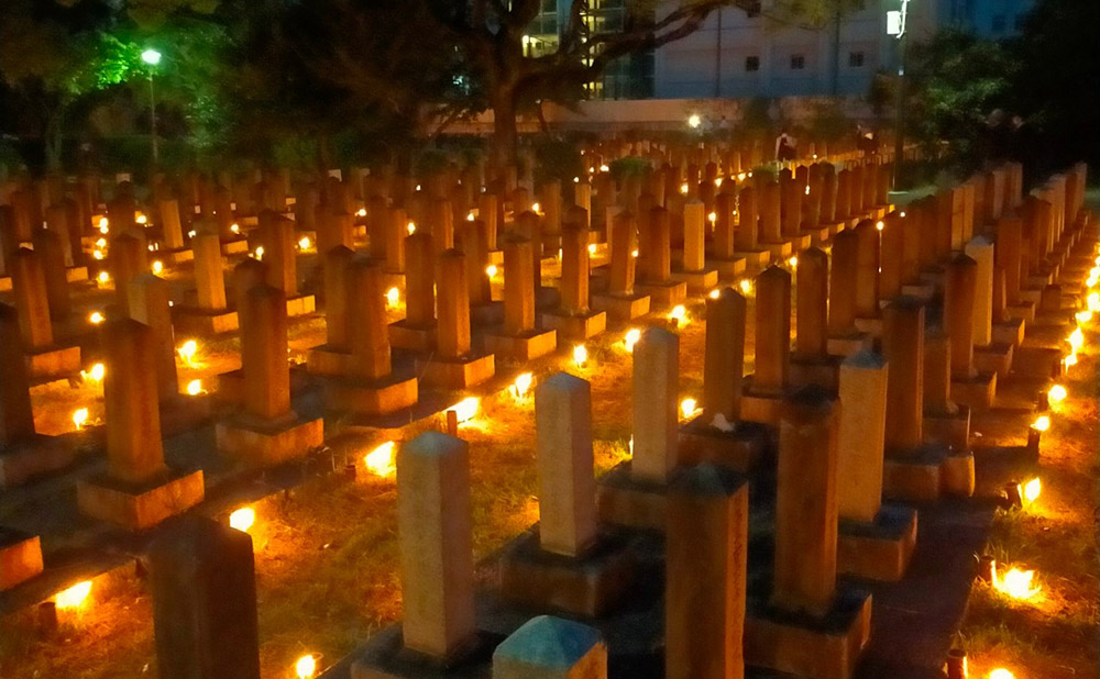 日本最古で最大の陸軍墓地にて万灯会