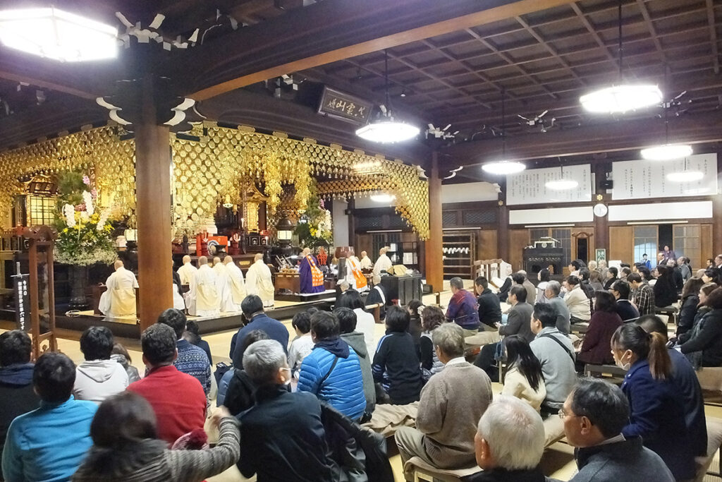 Joya Hoyo—Buddhist service to get ready for greeting the New Year